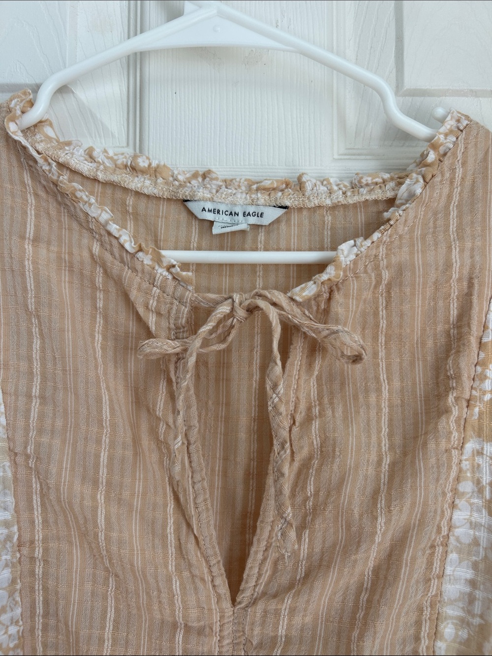 ⚜️ American Eagle Outfitters Beige Printed Peasant Top - Picture 4 of 8